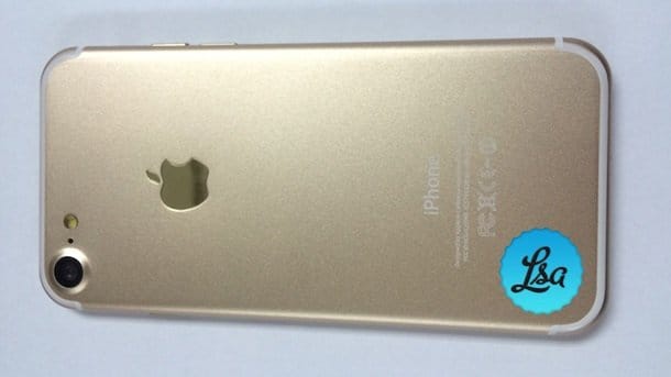 Качественные снимки iPhone 7 и iPhone 7 Plus в золотом цвете