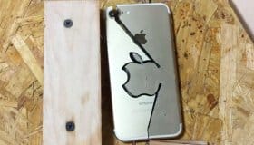 iPhone 7 испытали на прочность с помощью гидроабразивной резки
