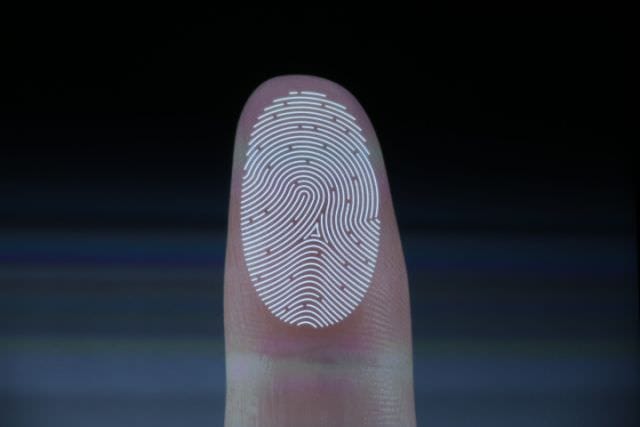 iPhone 7 будет иметь сканер отпечатков пальцев на самом экране?