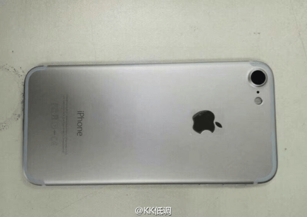 Фотографии Apple iPhone 7 в космическом сером цвете
