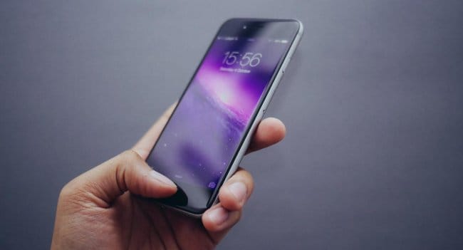 Apple не рекомендует держать iPhone 7 возле головы во время разговора