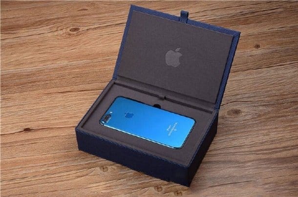 Появилось фото iPhone 7 в голубом цвете