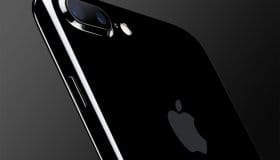 Пользователи iPhone 7 в цвете “черный оникс” показали как сильно поцарапался их смартфон